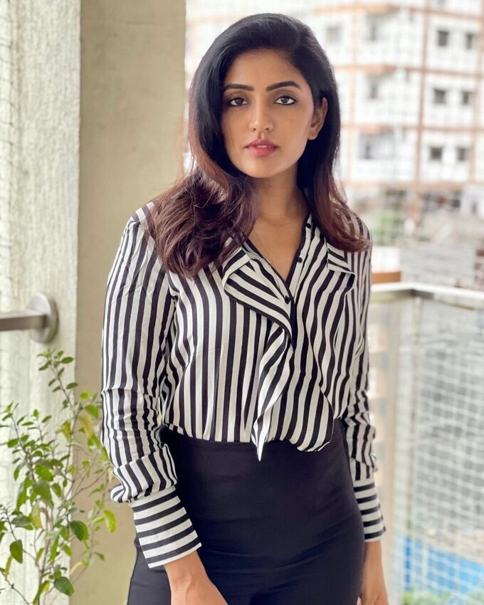 Actress Eesha Rebba Latest Photo Collection