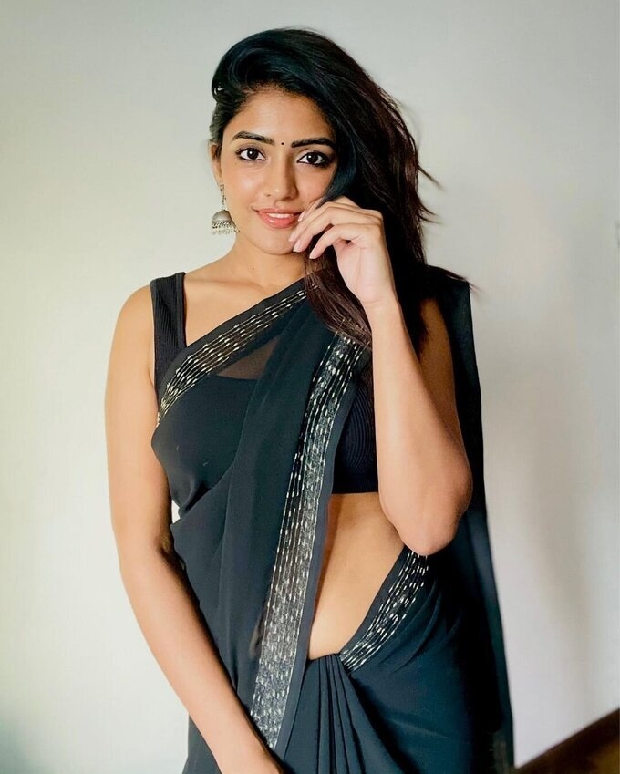 Actress Eesha Rebba Looking Hot In Black Saree