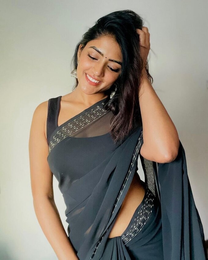 Actress Eesha Rebba Looking Hot In Black Saree