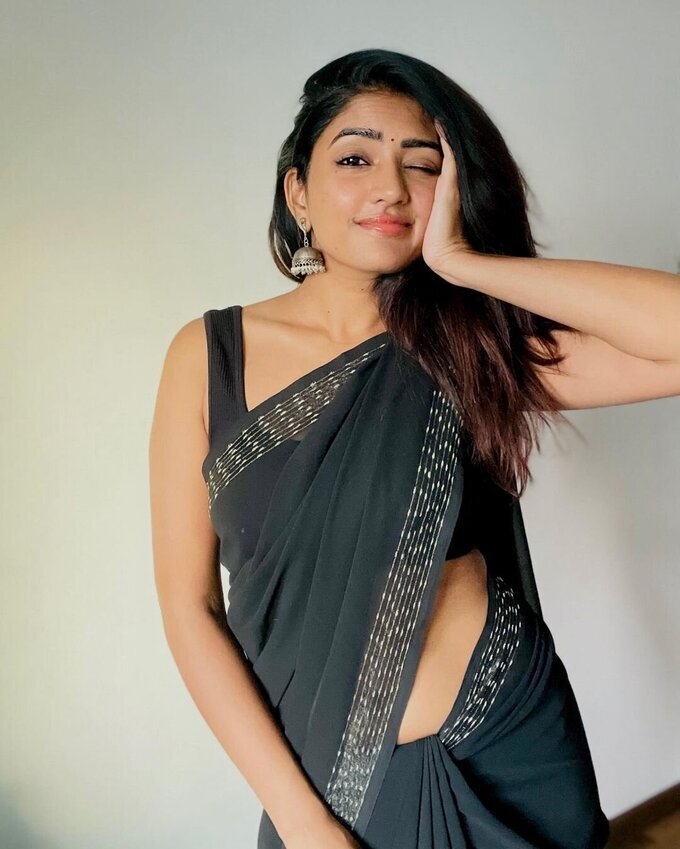 Actress Eesha Rebba Looking Hot In Black Saree