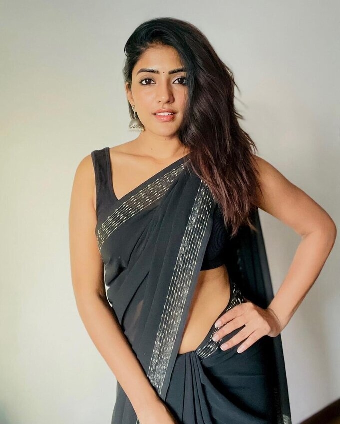 Actress Eesha Rebba Looking Hot In Black Saree