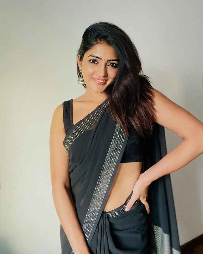 Actress Eesha Rebba Looking Hot In Black Saree