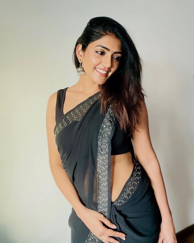 Actress Eesha Rebba Looking Hot In Black Saree