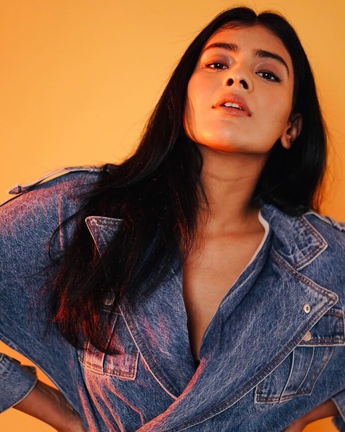 Actress Hebah Patel Hot In Denim Jeans