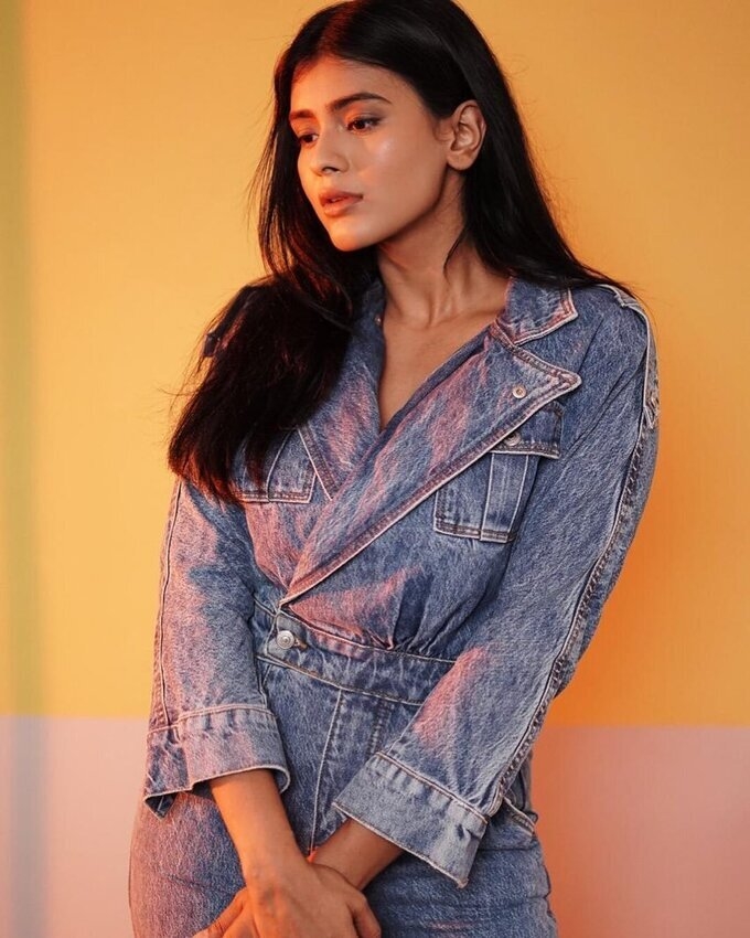 Actress Hebah Patel Hot In Denim Jeans