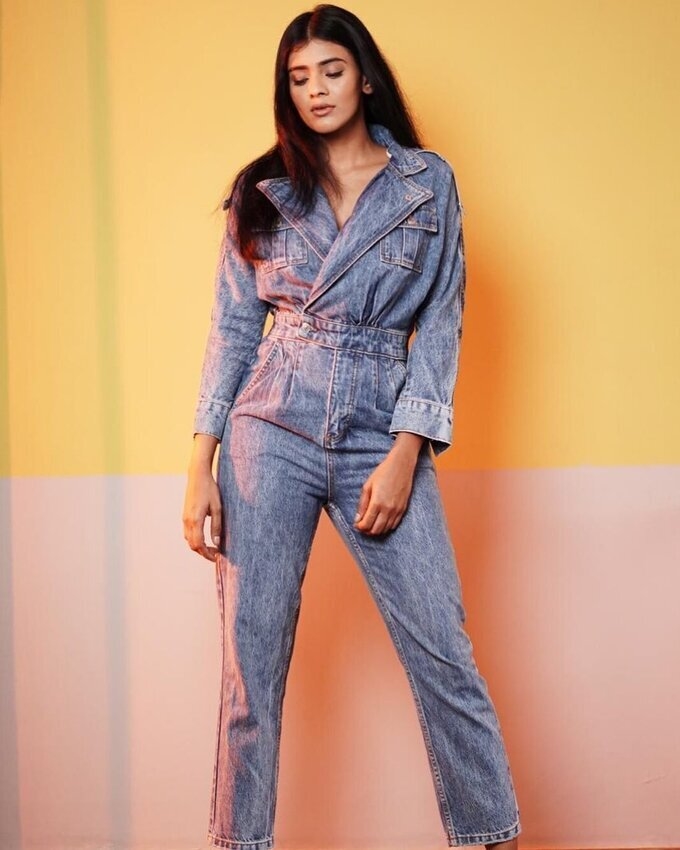 Actress Hebah Patel Hot In Denim Jeans