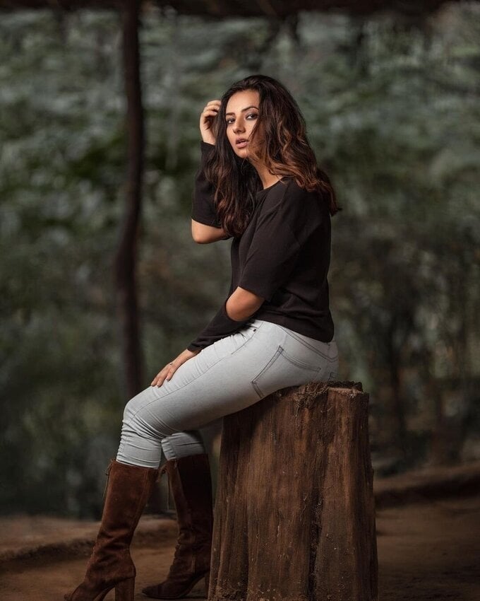 Actress Isha Chawla Latest Photo Collection