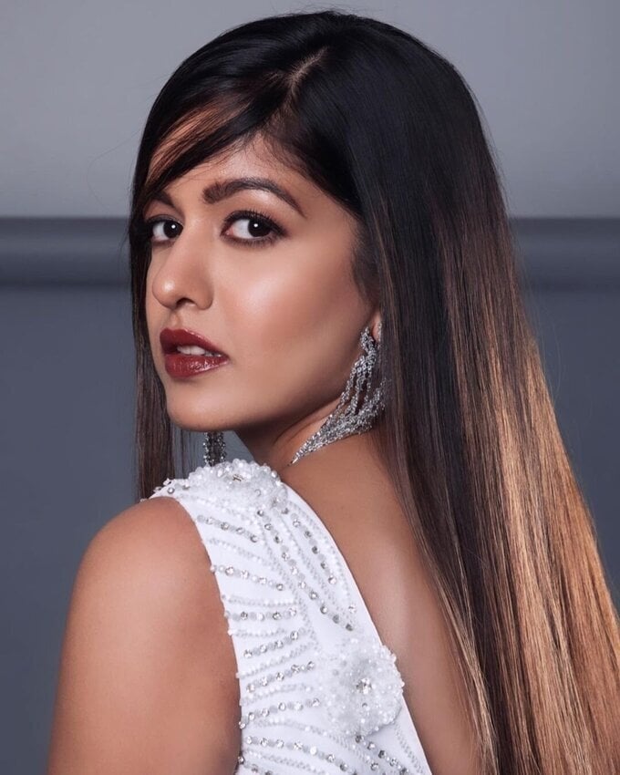 Actress Ishita Dutta Hot Images