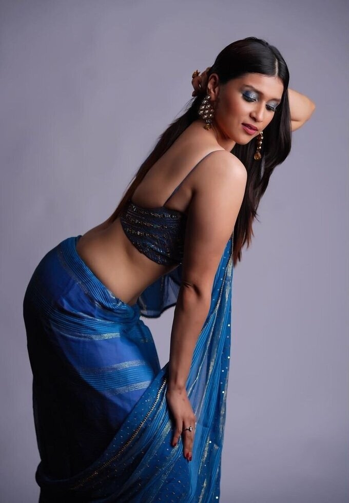 Actress Mannara Chopra Latest Photo Collection