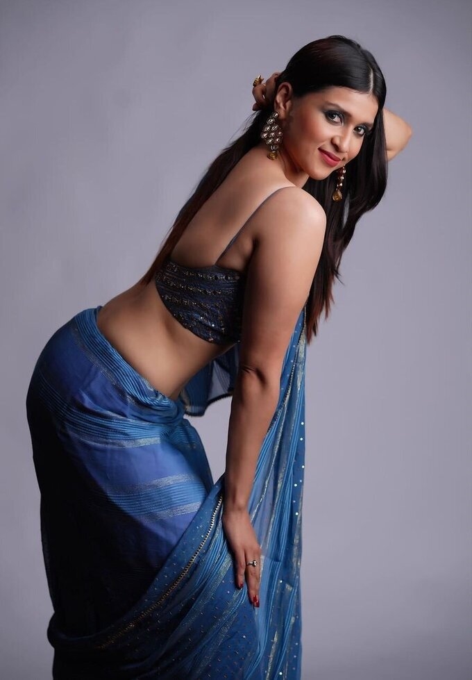 Actress Mannara Chopra Latest Photo Collection