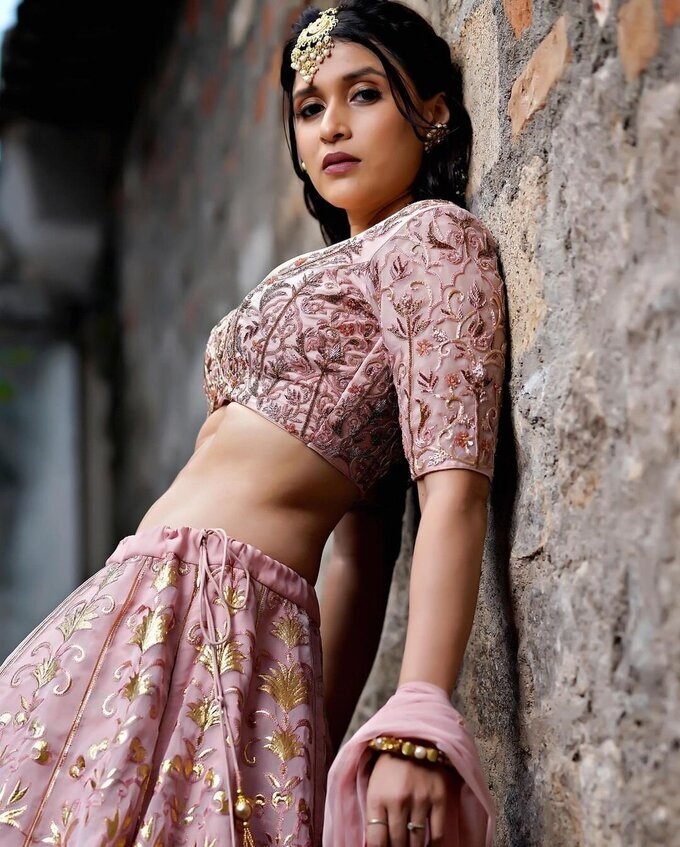 Actress Mannara Chopra Latest Photo Collection