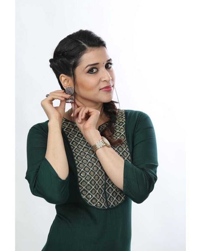 Actress Mannara Chopra Latest Photo Collection