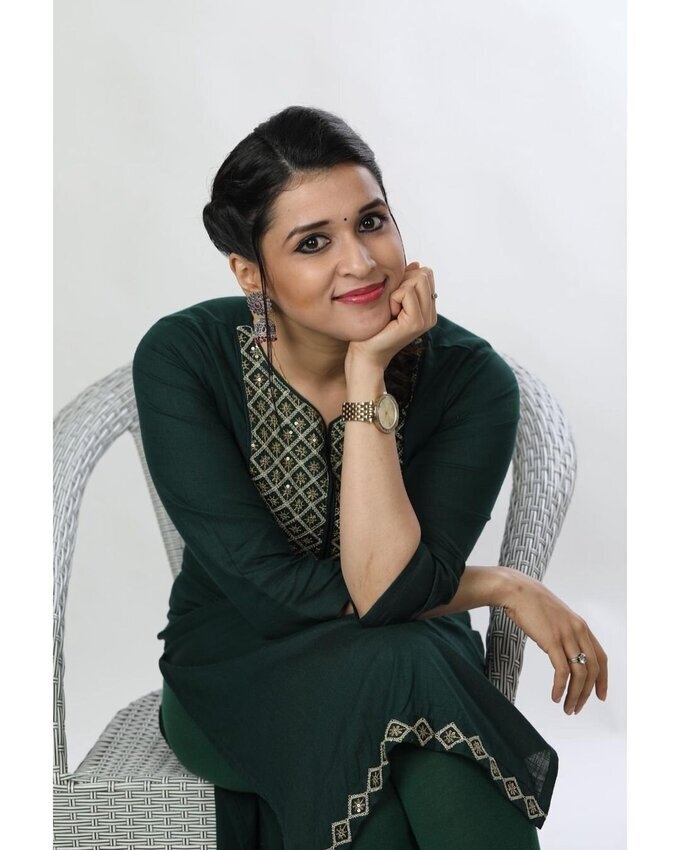 Actress Mannara Chopra Latest Photo Collection