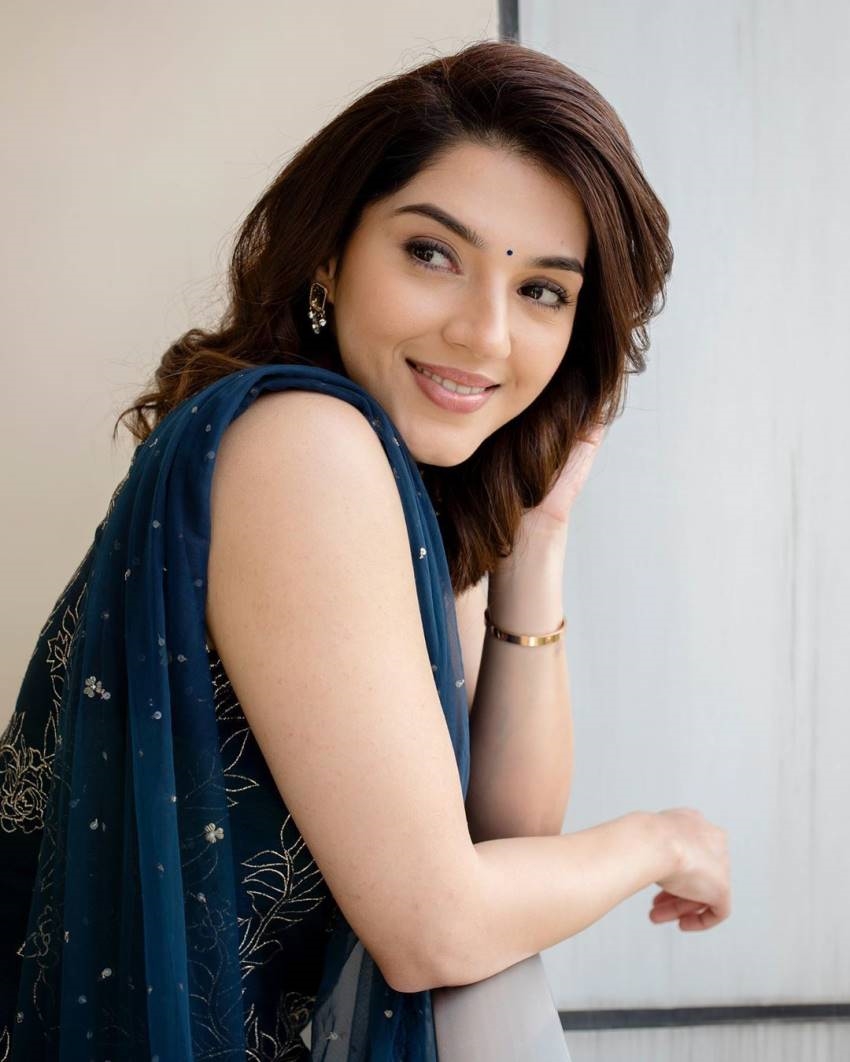 Actress Mehreen Pirzada Latest Images