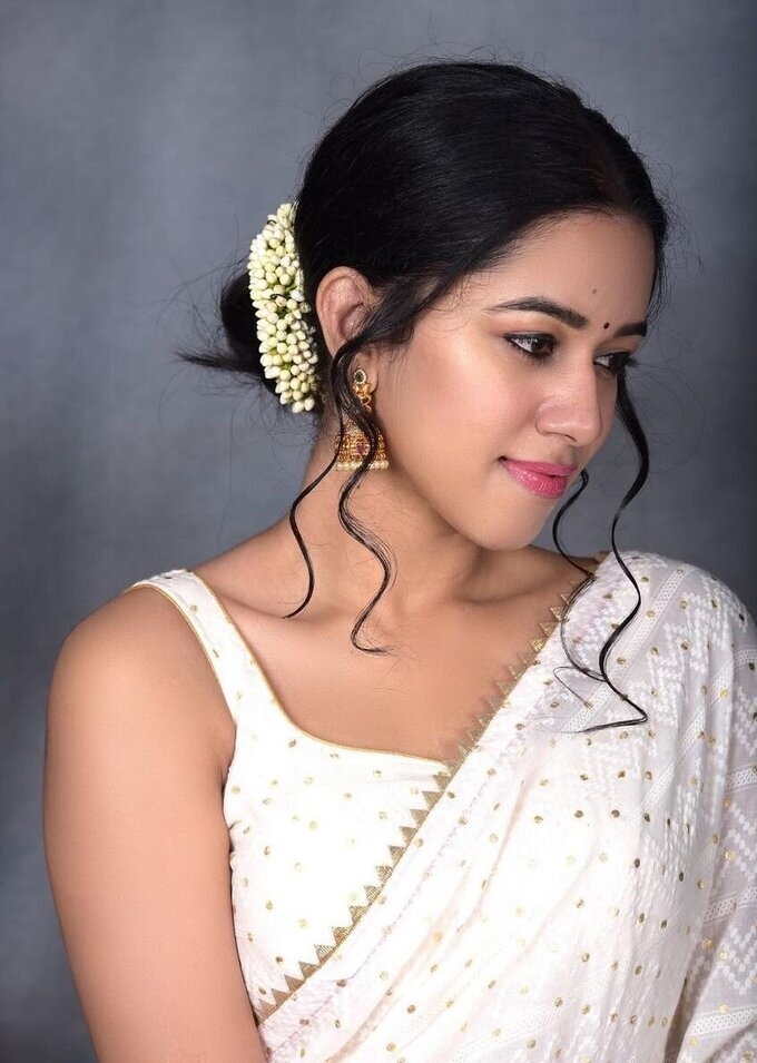 Actress Mrinalini Ravi Latest Cute Images