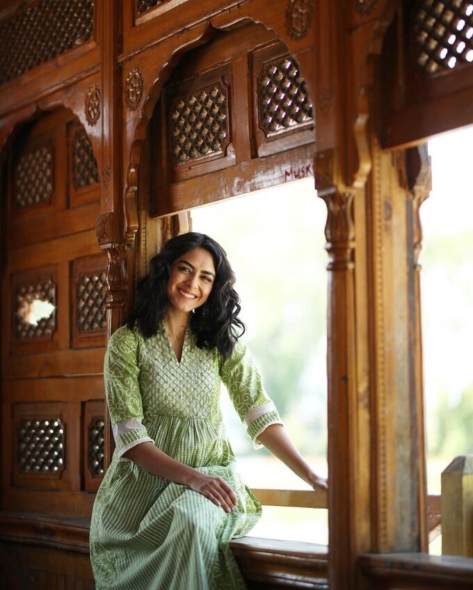 Actress Mrunal Thakur Latest Images