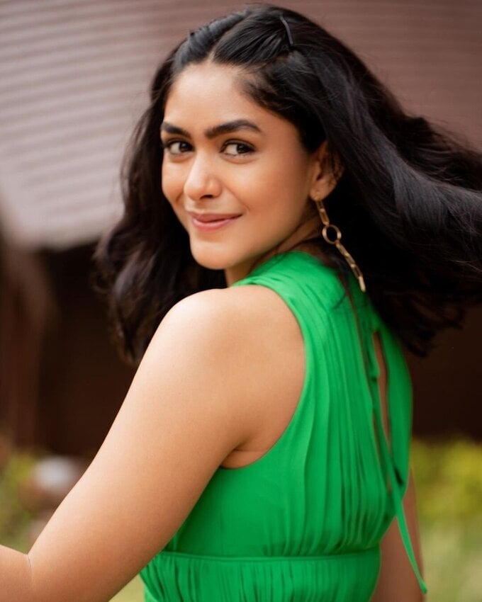 Actress Mrunal Thakur Photo Collection