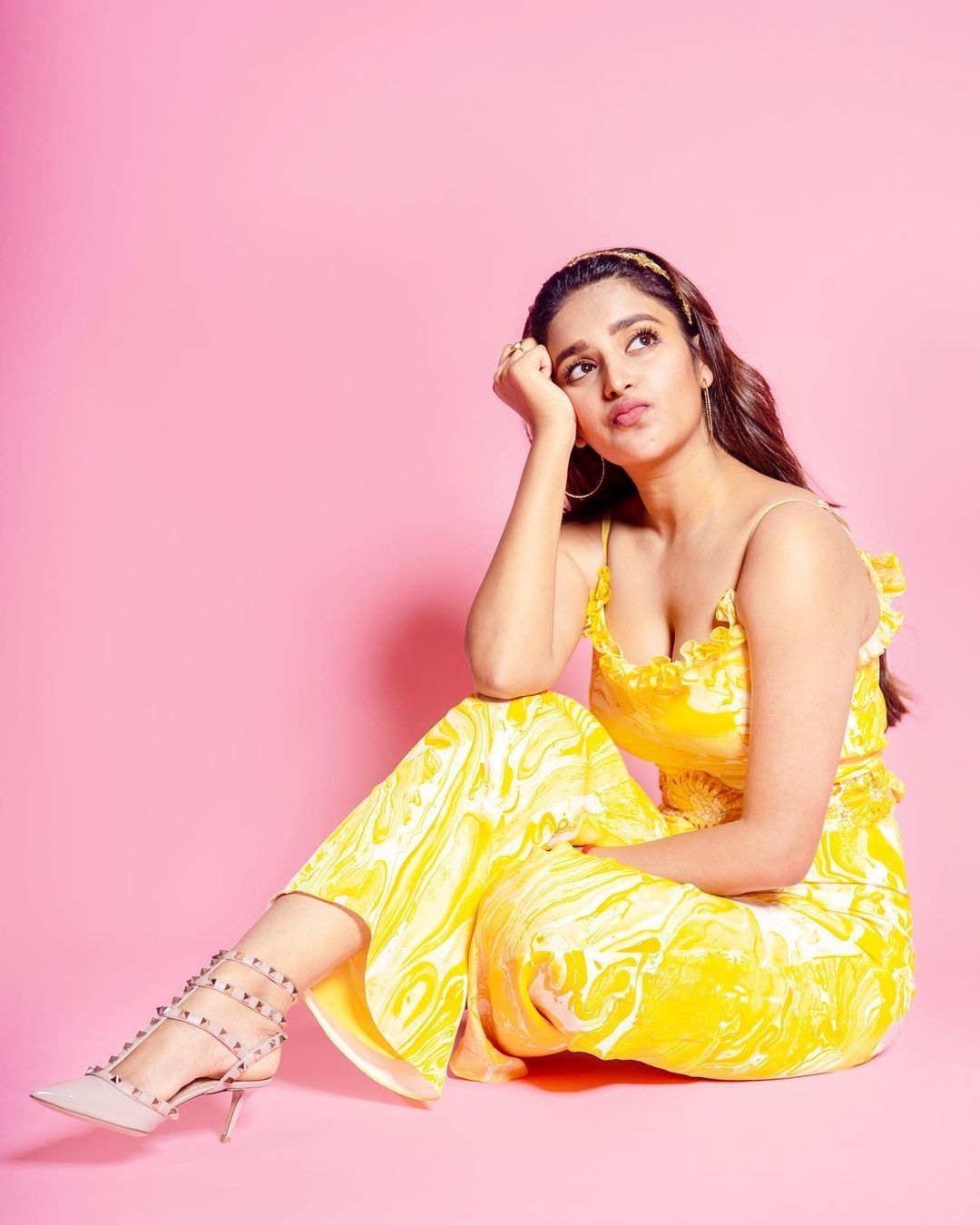 Actress Niddhi Agerwal Hot Image Collection