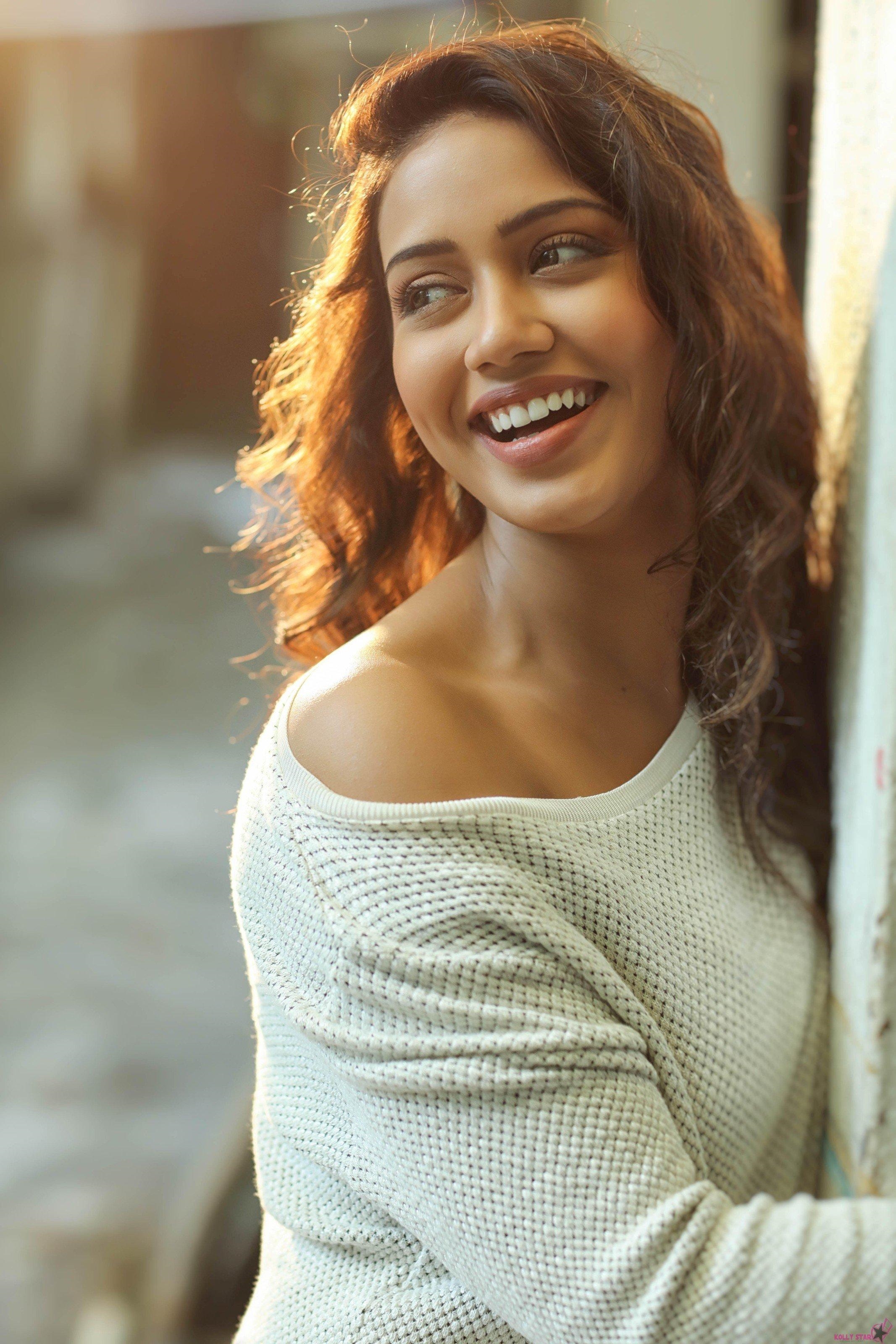 Actress Nivetha Pethuraj Cute Images