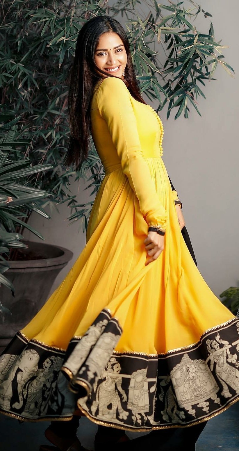 Actress Nivetha Pethuraj Traditional Attire