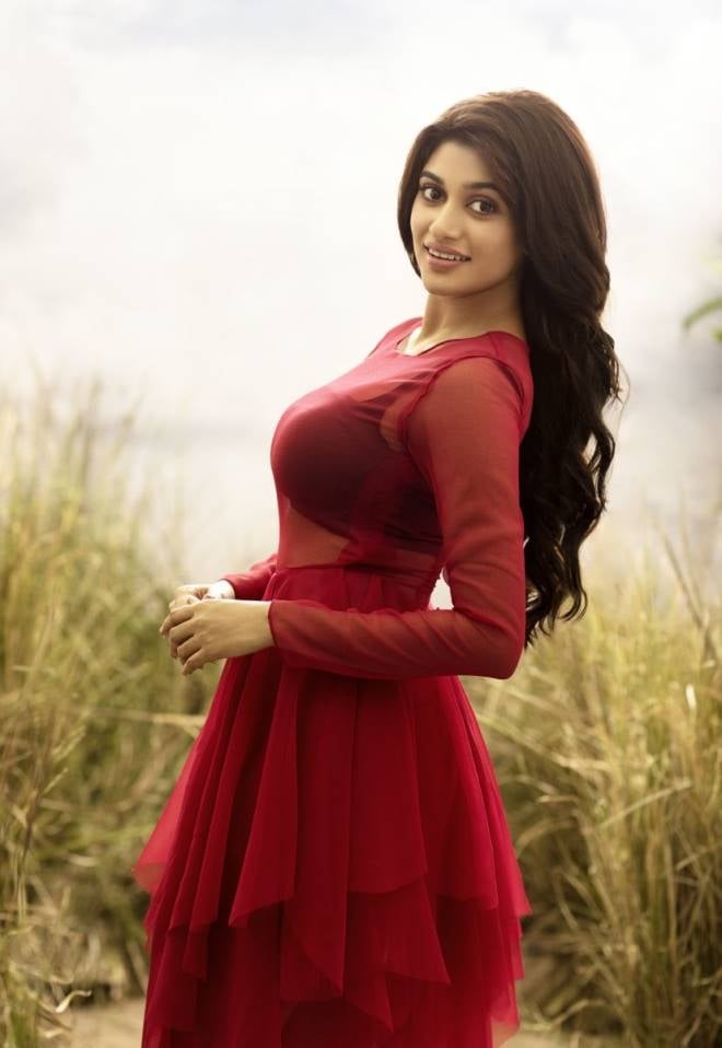 Actress Oviya Helen Hot Image Collection