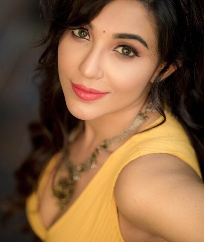 Actress Parvati Nair Image Collection