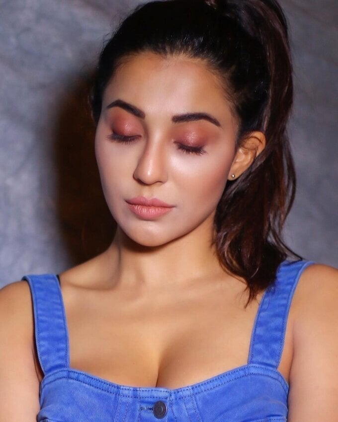 Actress Parvati Nair Image Collection