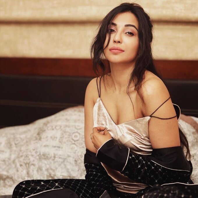 Actress Parvati Nair Latest Photo Collection