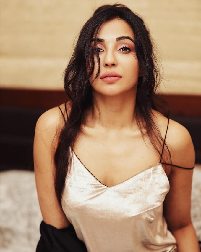 Actress Parvati Nair Latest Photo Collection