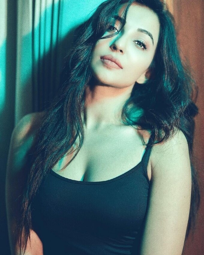 Actress Parvati Nair Latest Photo Collection