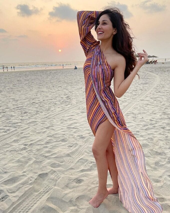 Actress Pooja Chopra Latest Hot Images