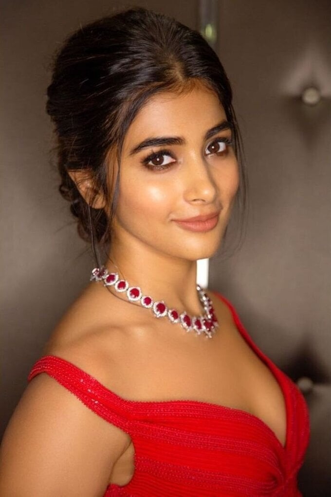 Actress Pooja Hegde Cute Stunning Images