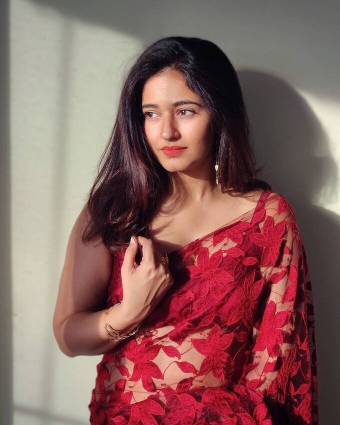 Actress Poonam Bajwa Latest Photo Collection