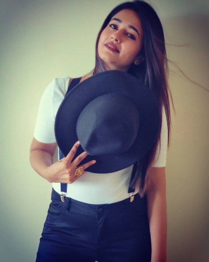 Actress Poonam Bajwa Latest Photoshoot