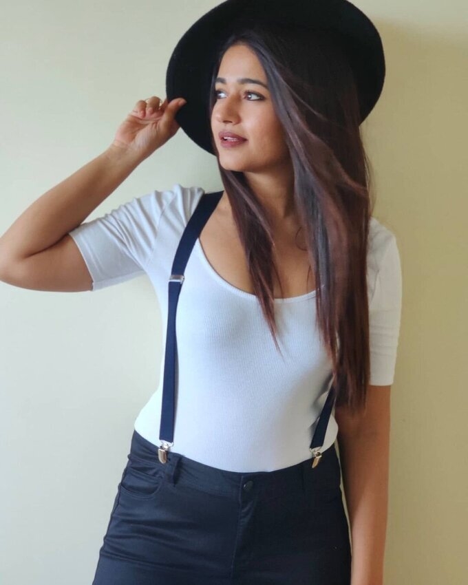 Actress Poonam Bajwa Latest Photoshoot