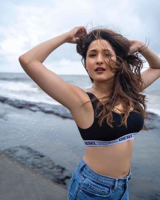 Actress Pragya Jaiswal Hot Stunning Images