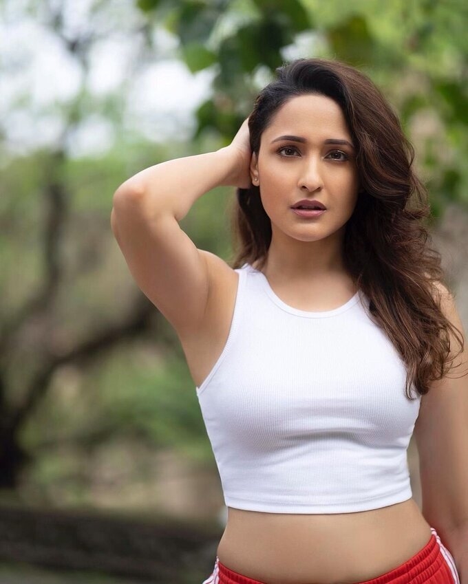 Actress Pragya Jaiswal Hot Stunning Images