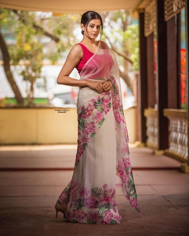 Actress PriyaMani Looking Hot In Sleeveless Saree