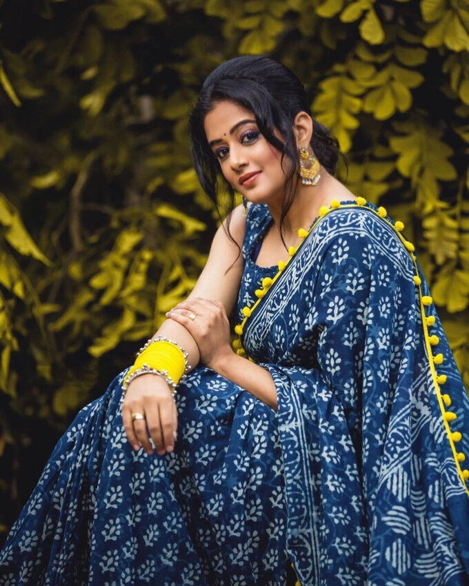 Actress PriyaMani Stunning Images In Saree