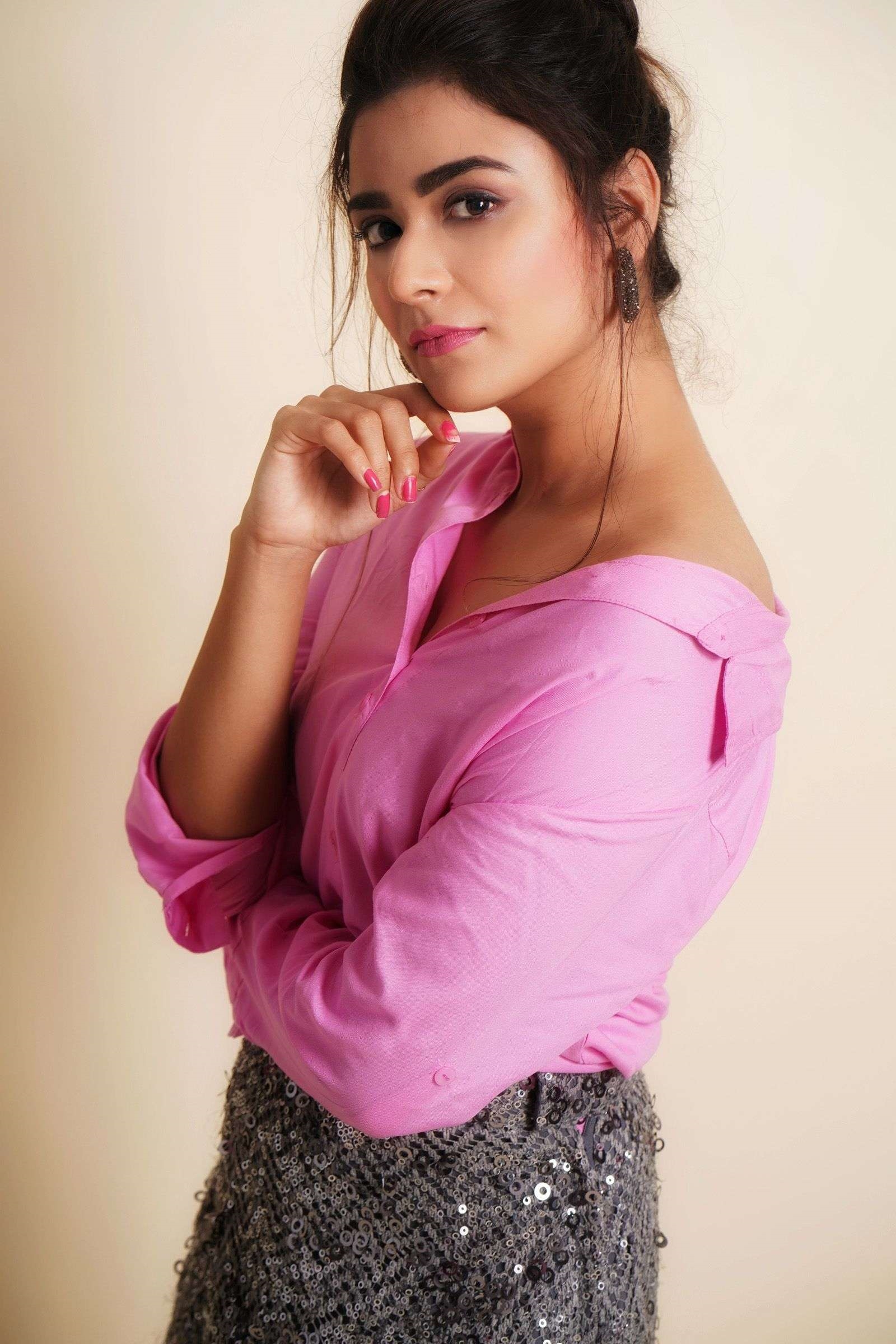 Actress Priyanka Sharma Image Collection