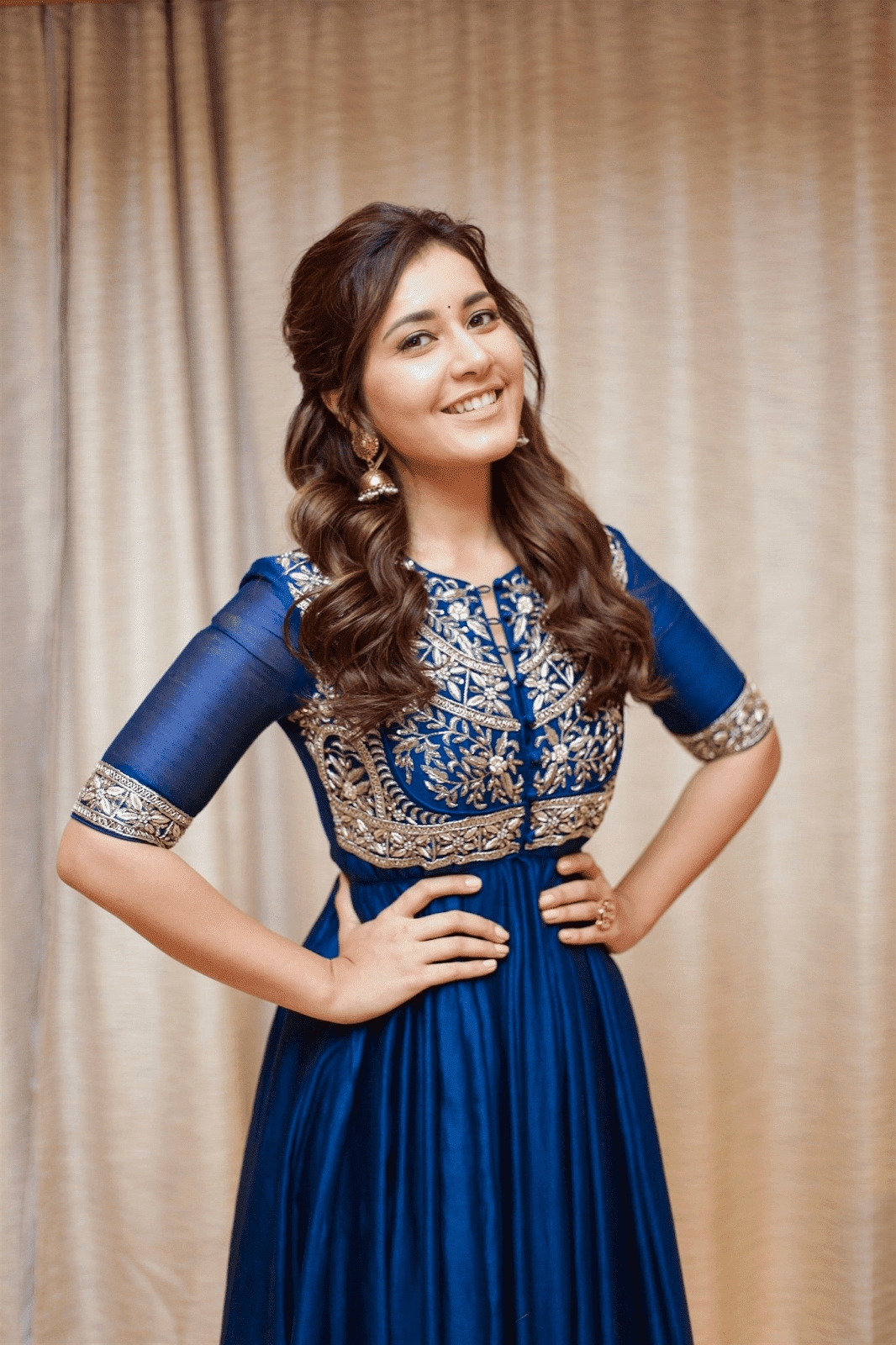 Actress Raashi Khanna Cute Images