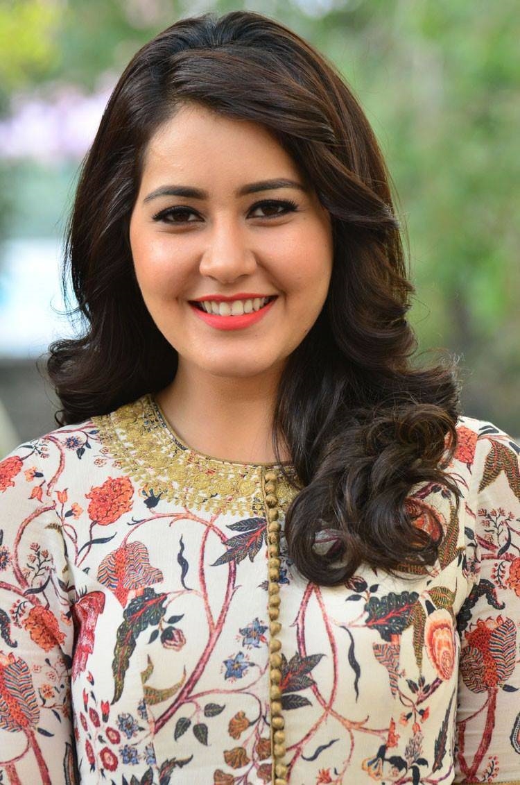 Actress Raashi Khanna Cute Images