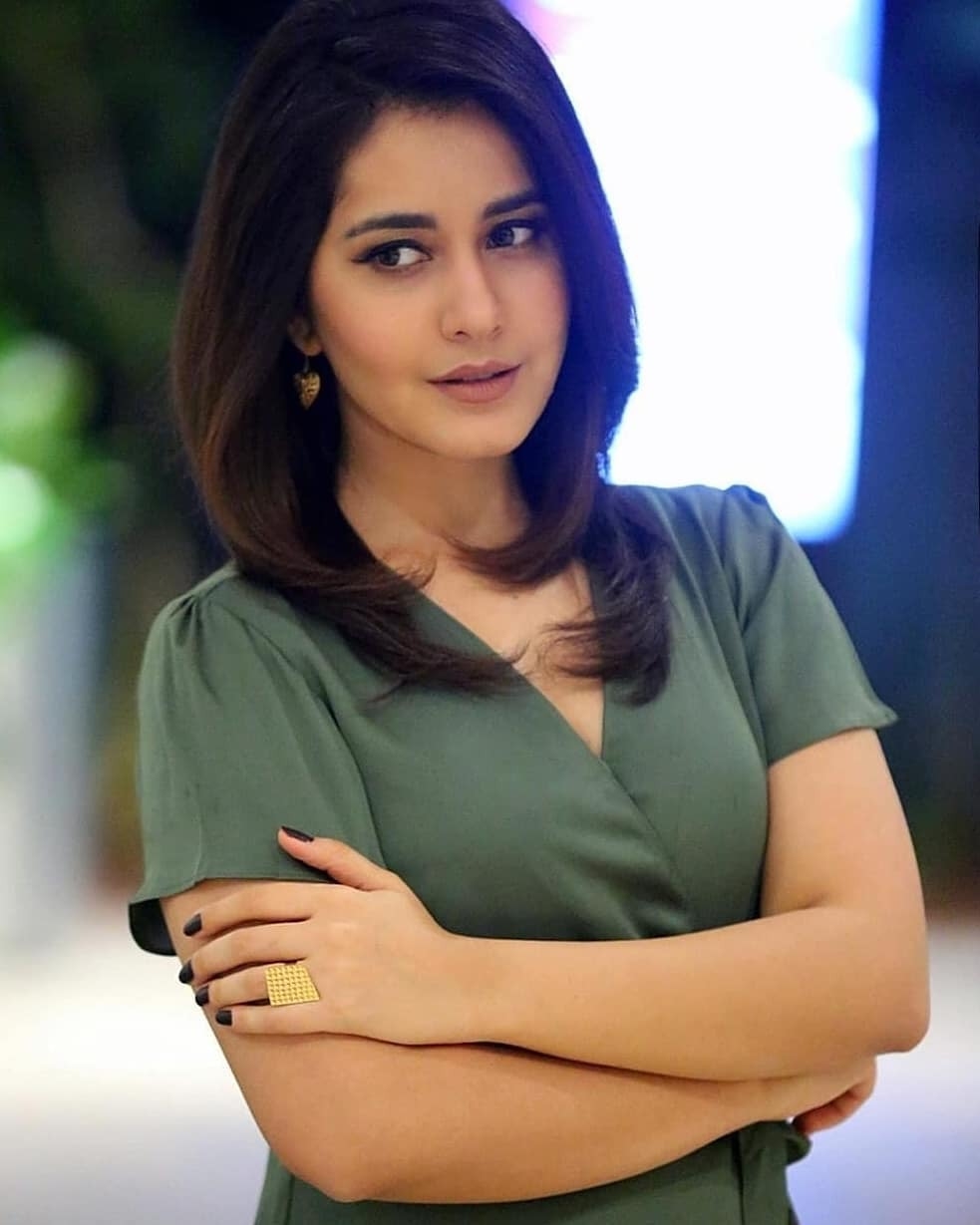 Actress Rashi Khanna Cute Images