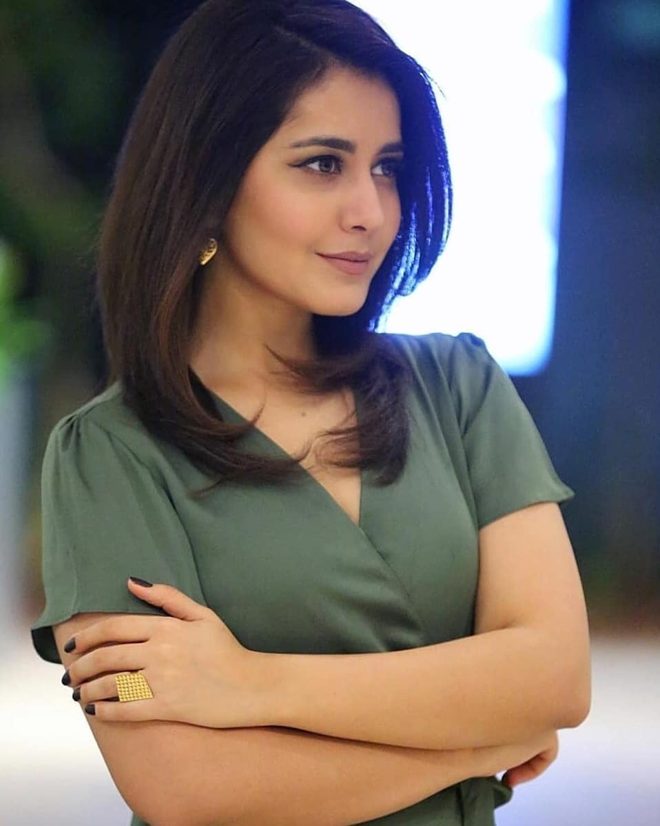 Actress Rashi Khanna Cute Images