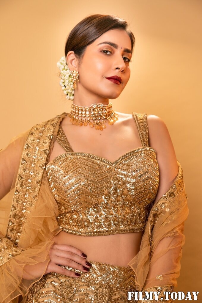 Actress Rashi Khanna Stunning Images