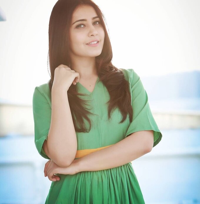 Actress Rashi Khanna Stunning Images