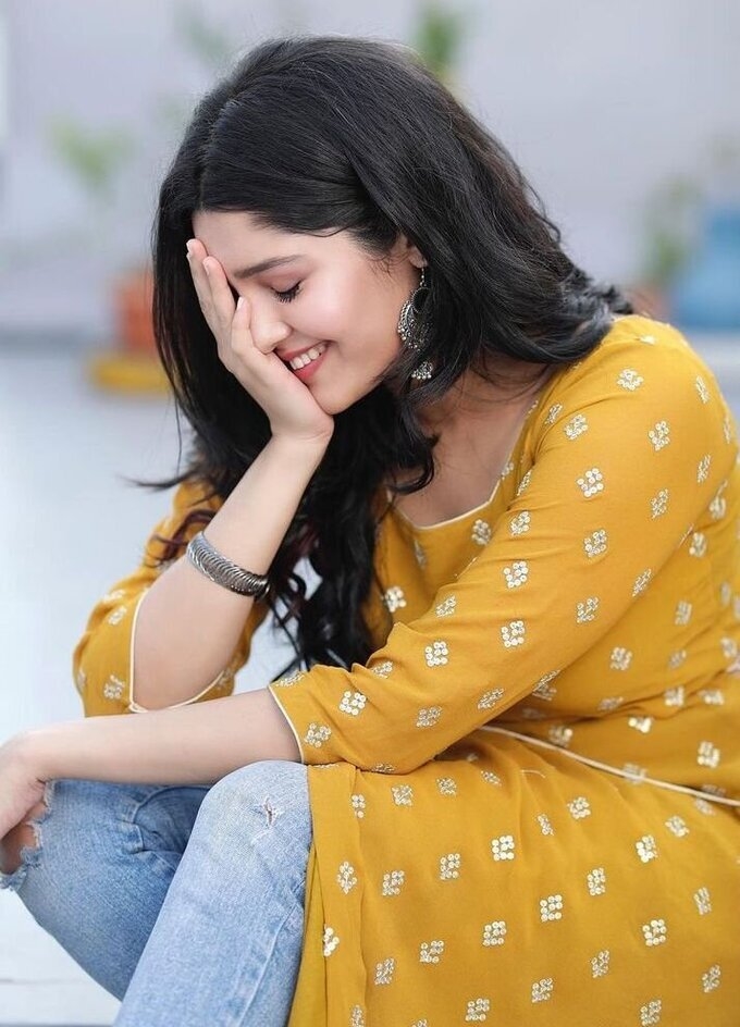 Actress Ritika Singh Latest Photo Collection