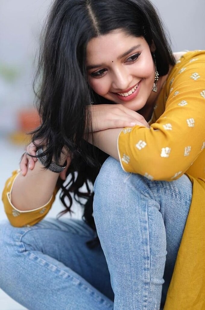 Actress Ritika Singh Latest Photo Collection