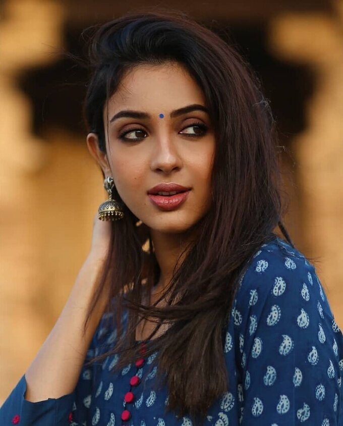 Actress Riya Suman Latest Cute Images