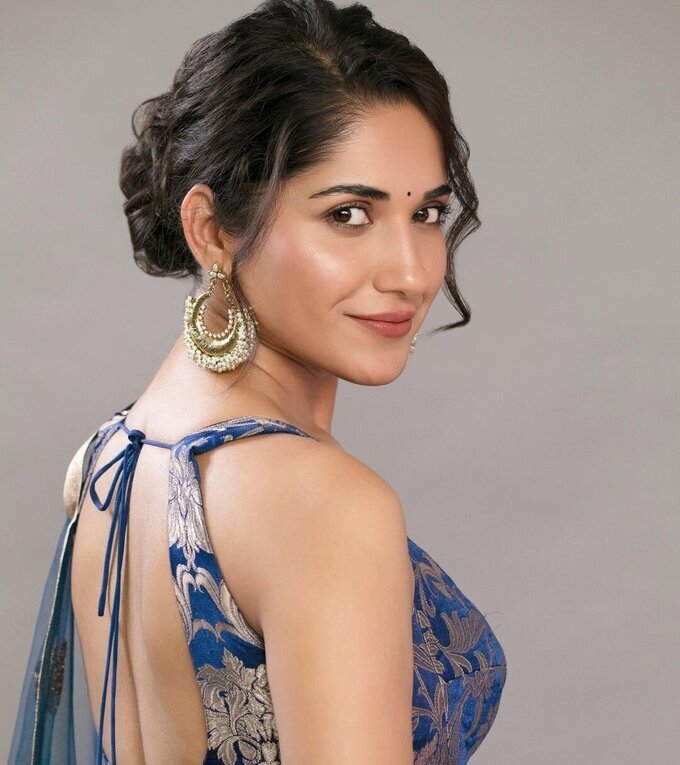 Actress Ruhani Sharma Cute Images